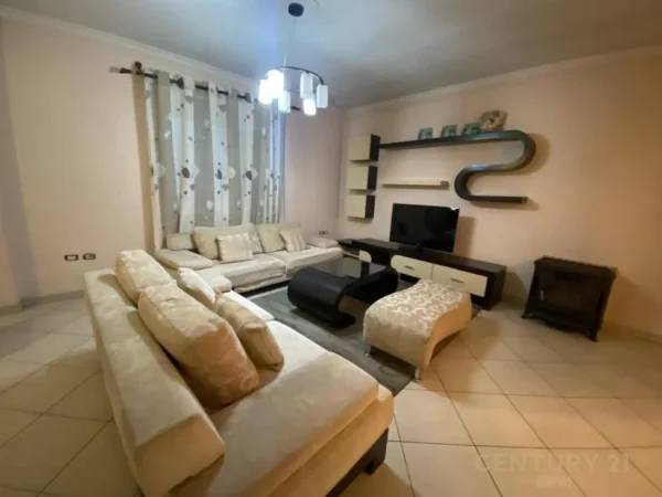 Tirane, jepet me qera apartament 3+1 Kati 1, 200 m² 600 € (Selite bot132294)