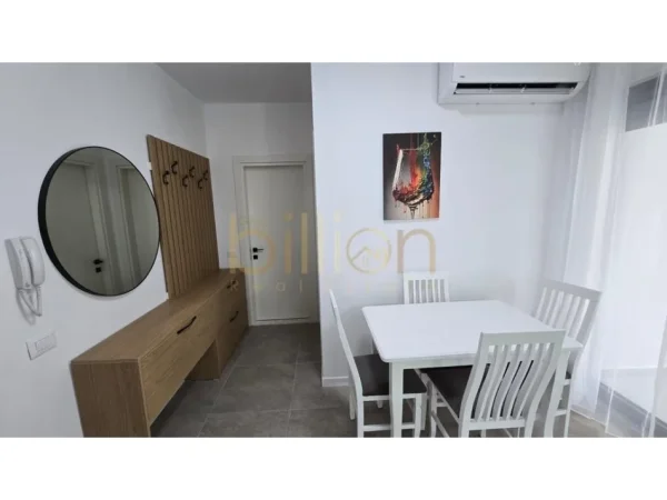 Tirane, jepet me qera 1+1 , 80 m² 550 € (Prane Klan TV)