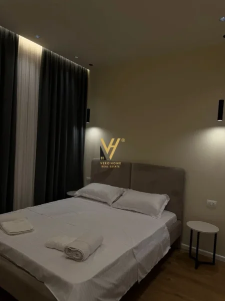 Tirane, jepet me qera apartament 1+1+Ballkon Kati 7, 65 m² 500 € (ALI DEMI)