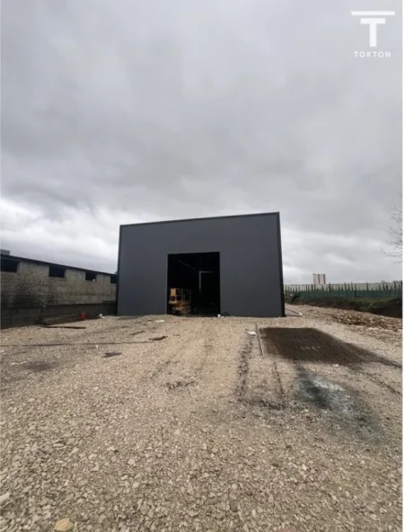 Tirane, jepet me qera magazine Kati 0, 400 m² 20.000 € (Rruga Musa Picari, Vore)