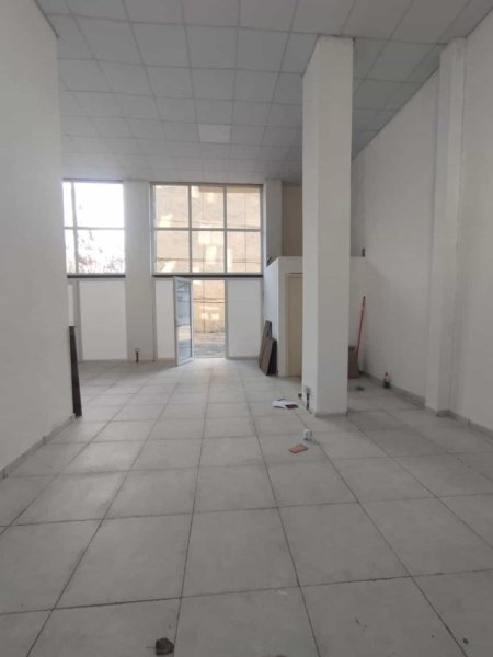 Durres, jepet me qera dyqan Kati 0, 74 m² 1.500 € (Rruga Belul Hatibi)
