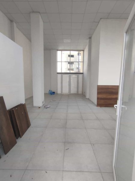 Durres, jepet me qera dyqan Kati 0, 74 m² 1.500 € (Rruga Belul Hatibi)