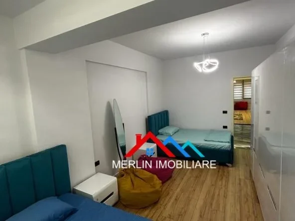 Tirane, jepet me qera apartament 3+1+Ballkon Kati 2, 120 m² 1.000 € (RRUGA SULEJMAN PITARKA,MYSLYM SHYRI)