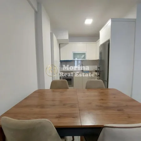 Tirane, jepet me qera apartament 1+1 Kati 5, 65 m² 500 € (Rruga 5 Maj)