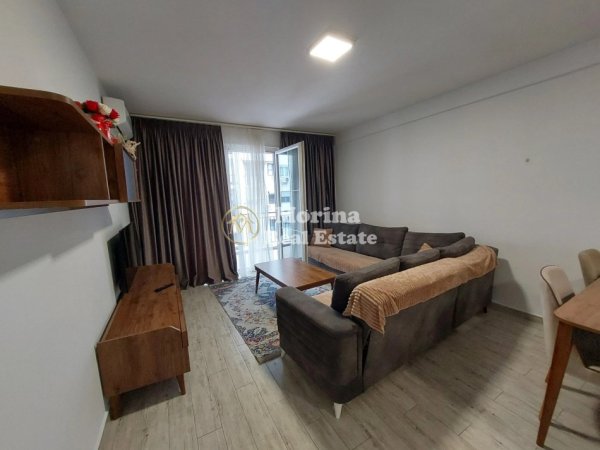 Tirane, jepet me qera apartament 1+1 Kati 5, 65 m² 500 € (Rruga 5 Maj)