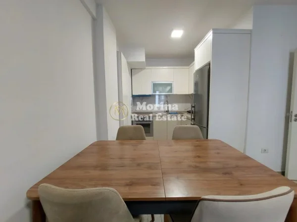 Tirane, jepet me qera apartament 1+1 Kati 5, 65 m² 500 € (Rruga 5 Maj)