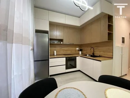 Tirane, jepet me qera apartament 1+1 Kati 3, 64 m² 520 € (astir)