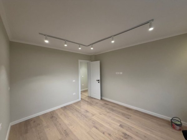 Tirane, shitet apartament 1+1+Ballkon Kati 5, 45 m² 125.000 € (21 Dhjetori)