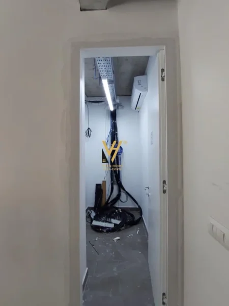 Tirane, jepet me qera zyre Kati 2, 370 m² 7.000 € (RRUGA E KOSOVAREVE)