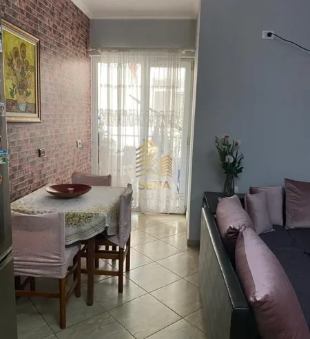 Tirane, shitet apartament 2+1+Ballkon Kati 7, 100 m² 160.000 € (Fresku, Rruga Muhamet Deliu)