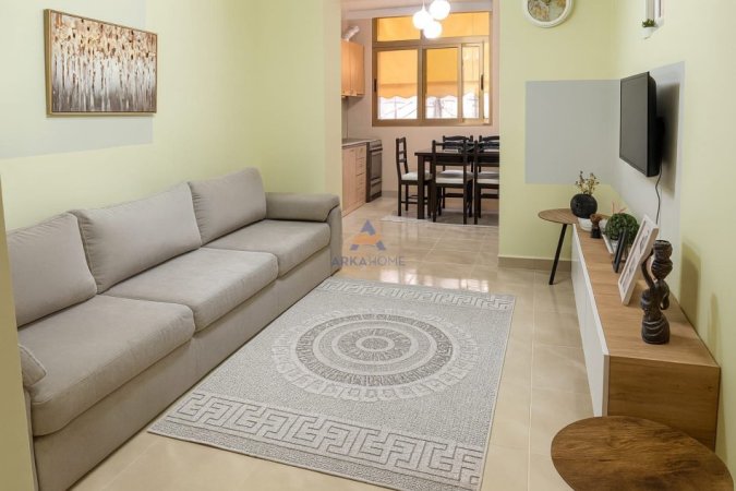 Tirane, jepet me qera apartament 2+1+Ballkon Kati 2, 70 m² 665 € 