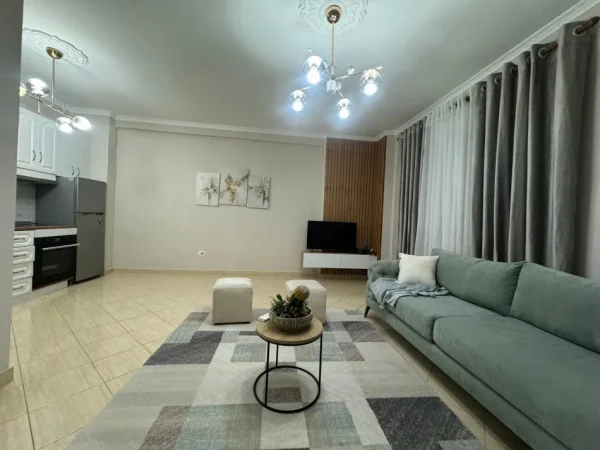 Tirane, jepet me qera apartament 2+1 Kati 1, 144 m² 620 € (Rruga sotir Caci)