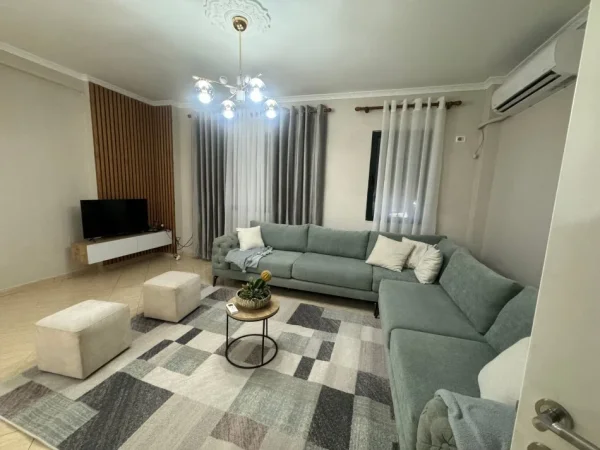 Tirane, jepet me qera apartament 2+1 Kati 1, 144 m² 620 € (Rruga sotir Caci)