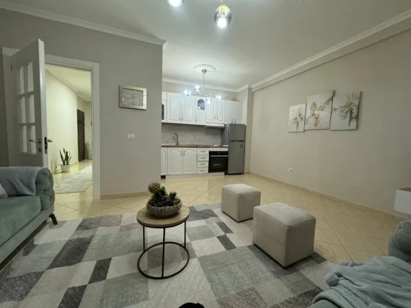 Tirane, jepet me qera apartament 2+1 Kati 1, 144 m² 620 € (Rruga sotir Caci)