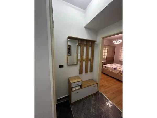 Tirane, jepet me qera 2+1 , 120 m² 1.000 € (Drejtoria e Policise)