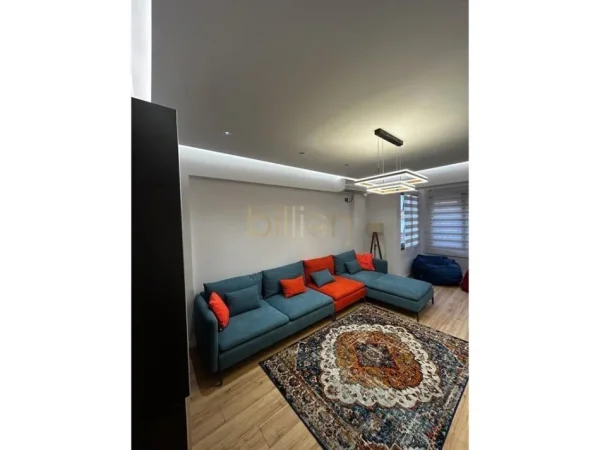 Tirane, jepet me qera 2+1 , 120 m² 1.000 € (Drejtoria e Policise)