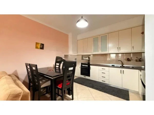 Tirane, jepet me qera apartament 2+1 Kati 3, 111 m² 500 € 