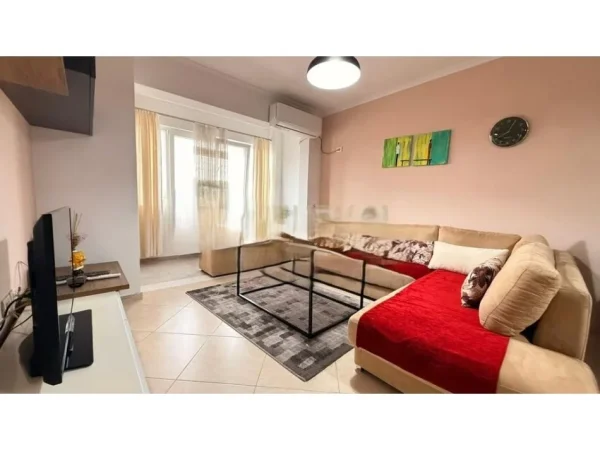 Tirane, jepet me qera apartament 2+1 Kati 3, 111 m² 500 € 