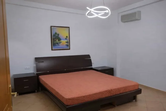 Tirane, jepet me qera apartament 1+1 Kati 3, 100 m² 675 € (Rruga Medar Shtylla)