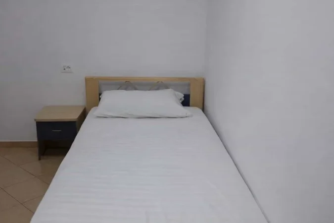Tirane, jepet me qera apartament 1+1 Kati 3, 100 m² 675 € (Rruga Medar Shtylla)