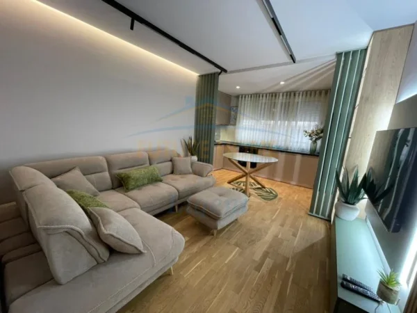 Tirane, jepet me qera apartament 1+1 Kati 2, 65 m² 900 € (Kopshti zologjik)