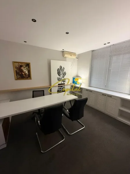 Tirane, jepet me qera zyre Kati 6, 70 m² 800 € (ISH BLLOKU)