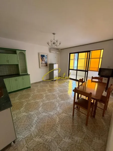 Tirane, jepet me qera zyre Kati 6, 70 m² 800 € (ISH BLLOKU)