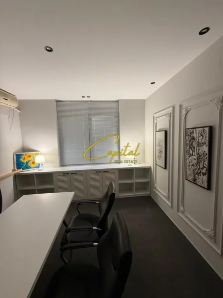 Tirane, jepet me qera zyre Kati 6, 70 m² 800 € (ISH BLLOKU)