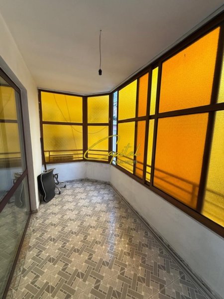 Tirane, jepet me qera zyre Kati 6, 70 m² 800 € (ISH BLLOKU)