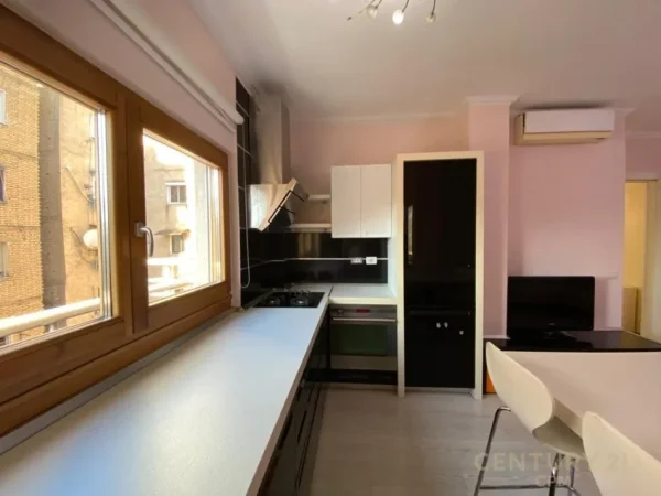 Tirane, jepet me qera apartament 1+1 Kati 3, 86 m² 550 € 