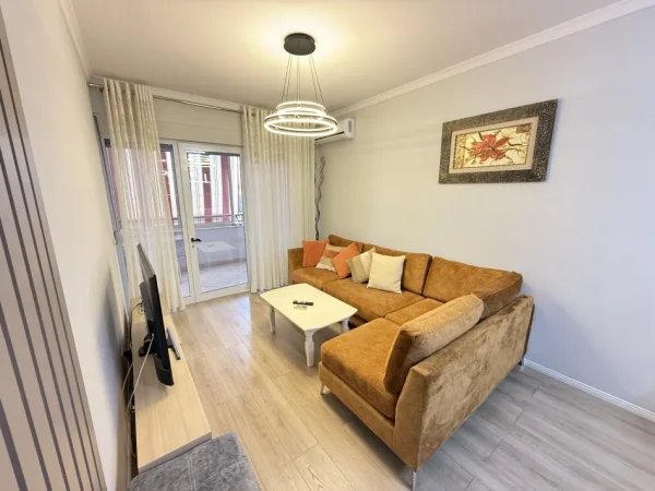 Tirane, jepet me qera apartament 2+1+Ballkon Kati 11, 82 m² 1.200 € (Rruga Sami Frasheri)