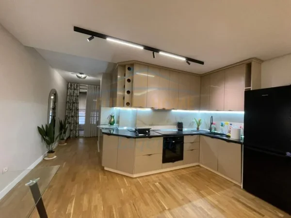 Tirane, jepet me qera apartament 1+1 Kati 2, 70 m² 950 € (Kopshti zologjik)