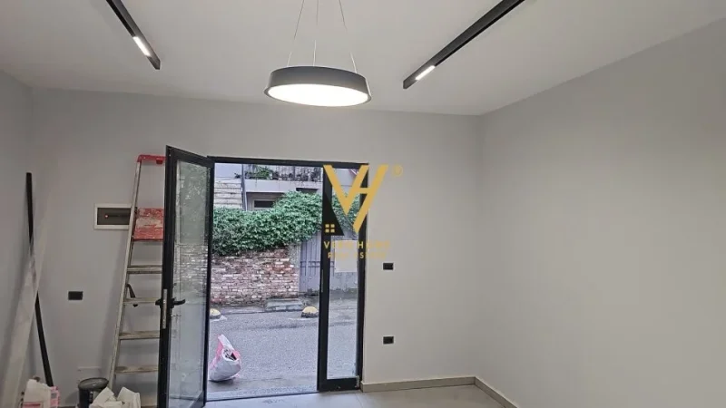 Tirane, shitet dyqan Kati 0, 24 m² 78.000 € (RRUGA HIM KOLLI)