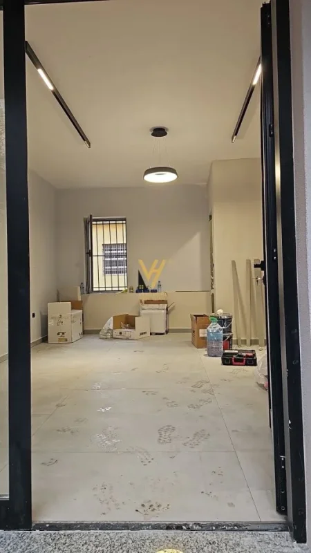 Tirane, shitet dyqan Kati 0, 24 m² 78.000 € (RRUGA HIM KOLLI)