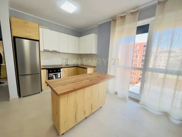 Tirane, jepet me qera apartament 2+1 Kati 5, 115 m² 750 € 