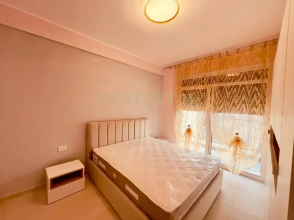 Tirane, jepet me qera apartament 2+1 Kati 5, 115 m² 750 € 