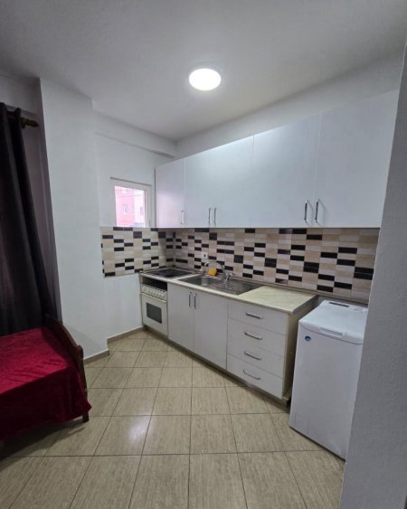 Tirane, jepet me qera apartament 1+1+Ballkon Kati 2, 58 m² 380 € (OXHAKU)