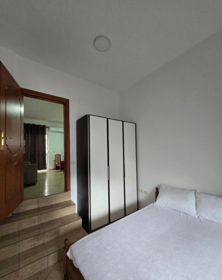 Tirane, jepet me qera apartament 1+1+Ballkon Kati 2, 58 m² 380 € (OXHAKU)