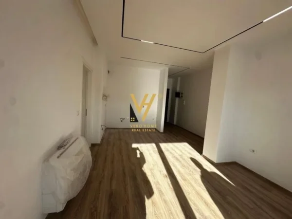 Tirane, jepet me qera zyre Kati 2, 200 m² 3.000 € (SELVIA)