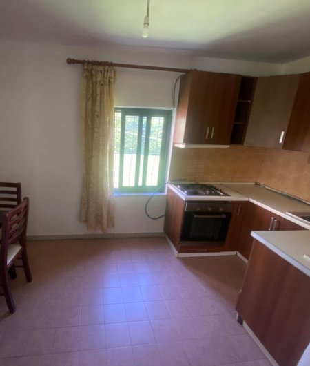 Tirane, jepet me qera shtepi 3+1 Kati 1, 90 m² 450 € (Pranë me Pallatin Eglo, Astir ,Tiranë)