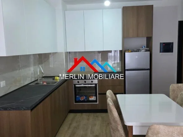Tirane, jepet me qera apartament 2+1+Ballkon Kati 2, 73 m² 500 € (RRUGA GRYKA E KACANIKUT,UNIVERS CITY)