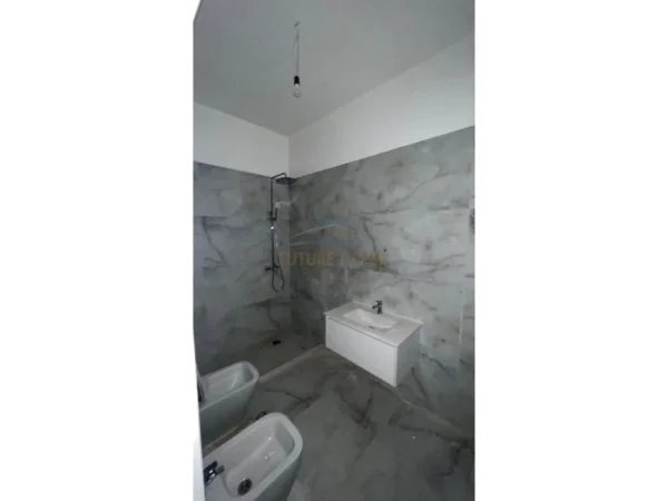 Tirane, shitet apartament 1+1 Kati 1, 52 m² 65.400 € (FRESK , Rruga e Dajtit)