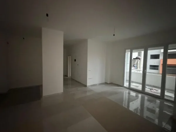 Tirane, shitet apartament 2+1+Ballkon Kati 3, 115 m² 149.000 € (Pallatet e Verdha)