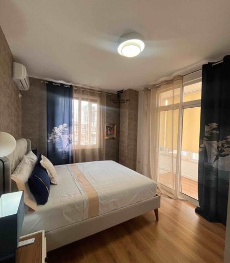 Tirane, jepet me qera apartament 1+1+Ballkon , 60 m² 850 € (RRUGA E KAVAJES)