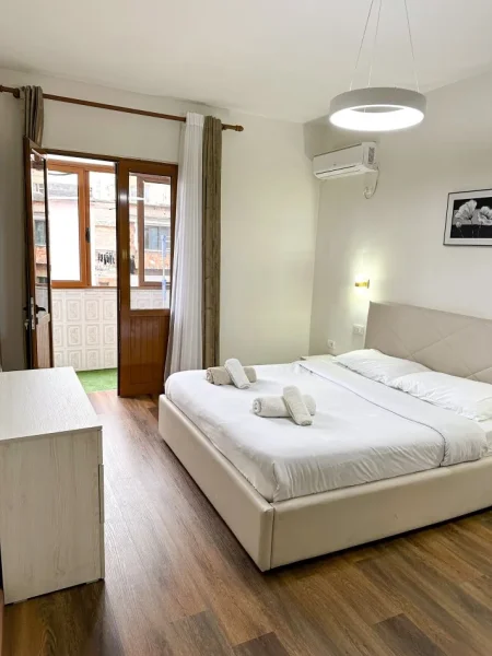 Tirane, jepet me qera apartament 2+1 , 90 m² 800 € 