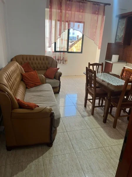 Tirane, jepet me qera apartament 2+1 , 450 € (don bosko)