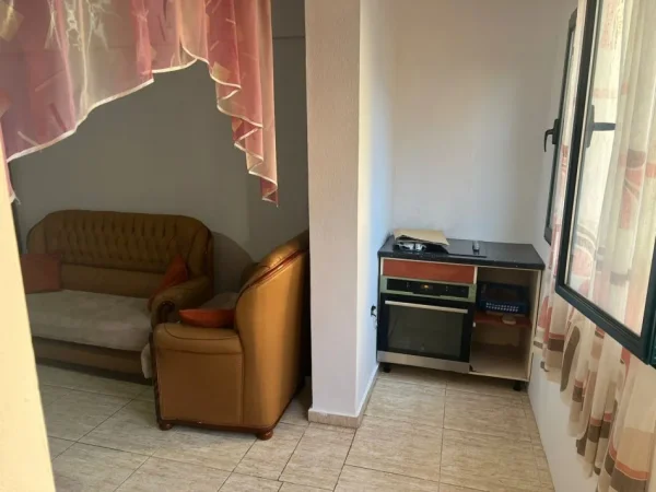 Tirane, jepet me qera apartament 2+1 , 450 € (don bosko)