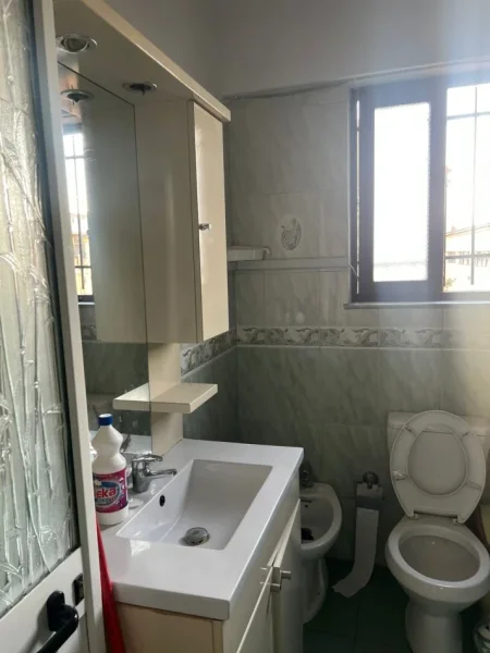 Tirane, jepet me qera apartament 2+1 , 450 € (don bosko)