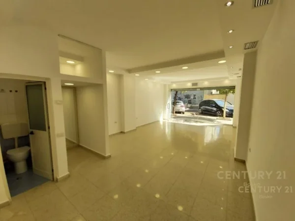 Tirane, jepet me qera ambjent biznesi Kati 0, 35 m² 350 € (Fakulteti i Shkencave)