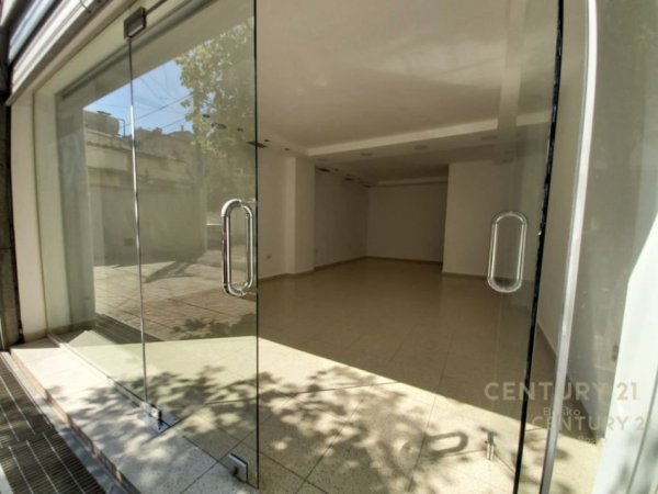 Tirane, jepet me qera ambjent biznesi Kati 0, 35 m² 350 € (Fakulteti i Shkencave)